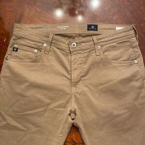 AG The Matchbox Slim Straight Khaki. Men 32R. Crisp and clean look. Zipper fly.